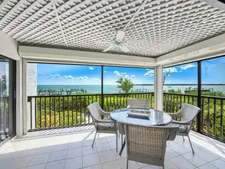 Renovated Corner Condo at Sunset Captiva Bayside