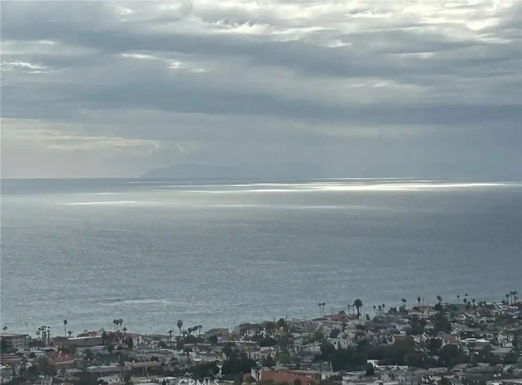 Single-level Home with Unmatched Views