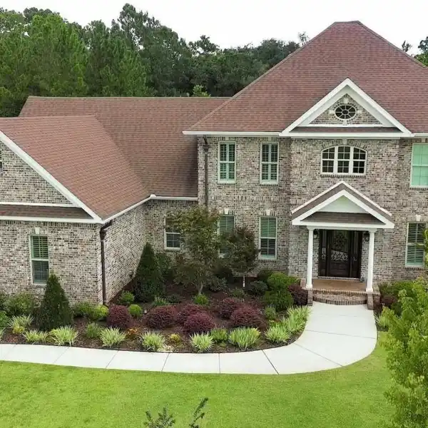 PRIVATE AND PEACEFUL ESTATE WITH POOL