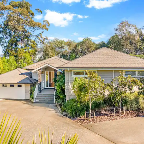 STYLISH FAMILY LIVING NEAR COAST