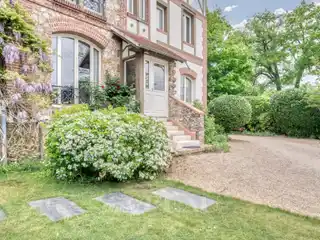 Spacious Family Home by Saint-Cloud Park