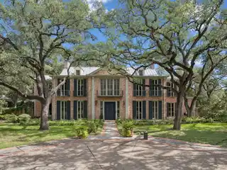 Bartlett Cocke Masterpiece on over Two Acres