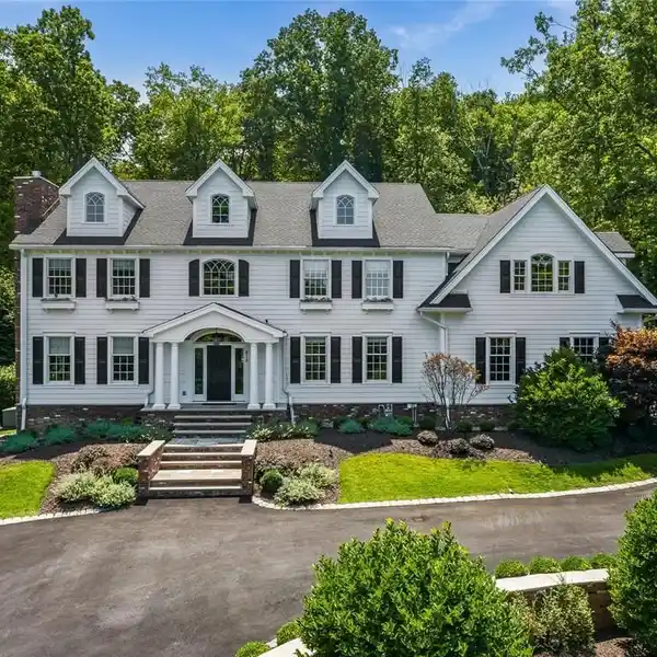 STUNNING CUSTOM-BUILT COLONIAL HOME