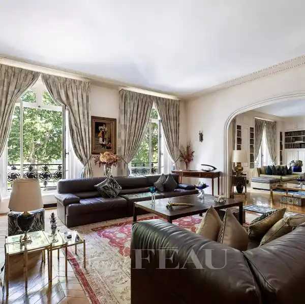 BEAUTIFULLY DETAILED APARTMENT ACROSS FROM THE EIFFEL TOWER