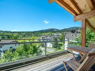 Flims: Panoramic Views and an Adaptable Arrangement in a Sunny Location