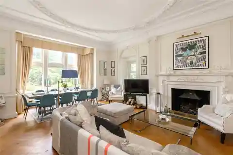 Exceptional Flat on the Ground Floor of a Magnificent Period Building