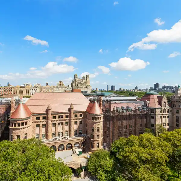 CLASSIC EIGHT WITH UNPARALLELED VIEWS