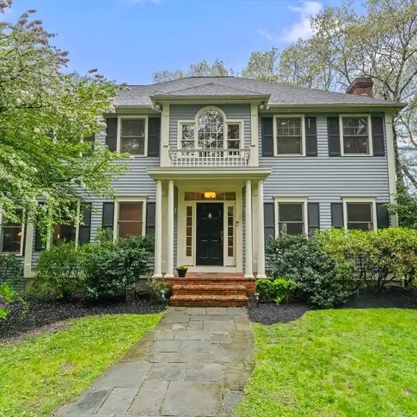 CLASSIC COLONIAL OFFERING MODERN COMFORT