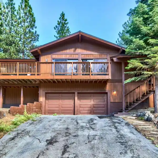 ONE-LEVEL LIVING IN A CONVENIENT LOCATION