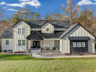 Luxury Estate Blending Modern Design and Timeless Comfort