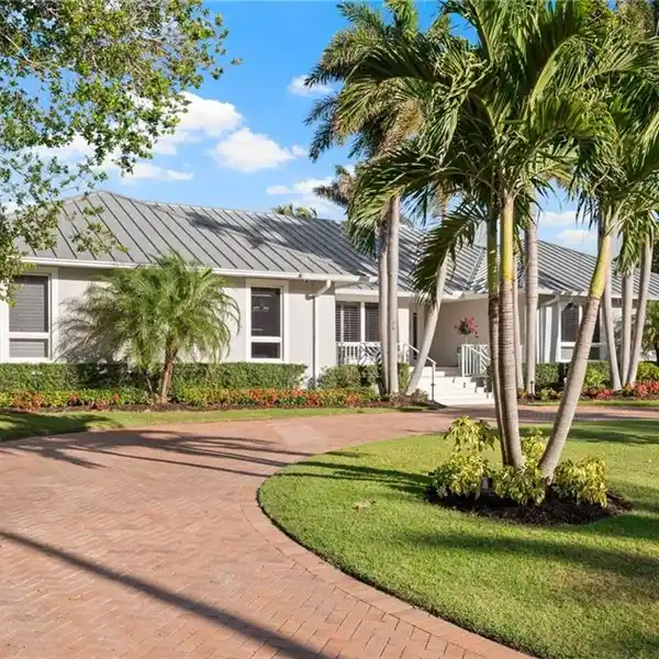 RESORT-STYLE COASTAL HAVEN WITH TIMELESS MODERN ELEGANCE