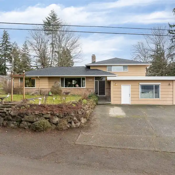 VERSATILE HOME ON THE MARKET FOR THE FIRST TIME IN 24 YEARS