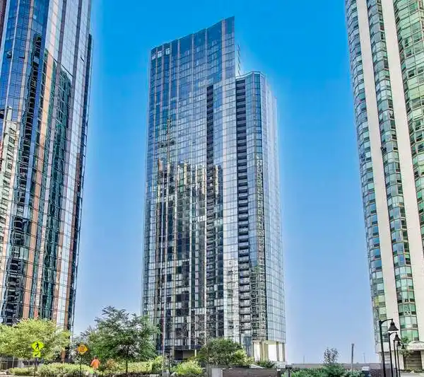 REFINED ELEGANCE IN THE HEART OF THE CITY