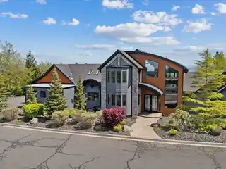 Pacific Northwest Gem in a Coveted Community