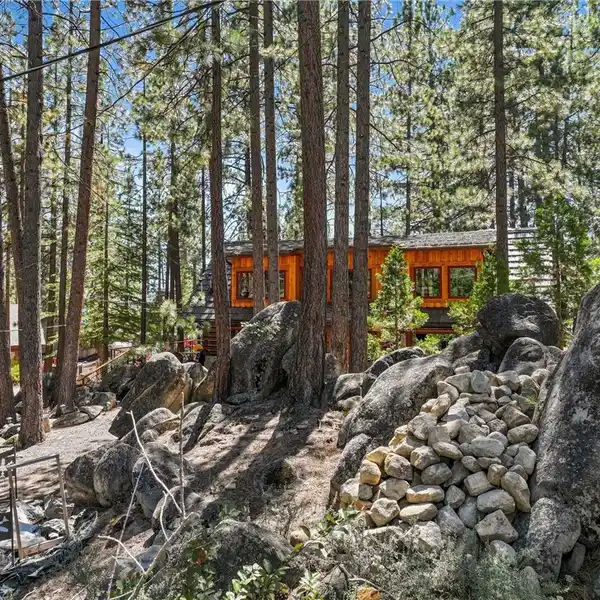 FULLY RENOVATED 1929 HISTORIC TAHOE CABIN