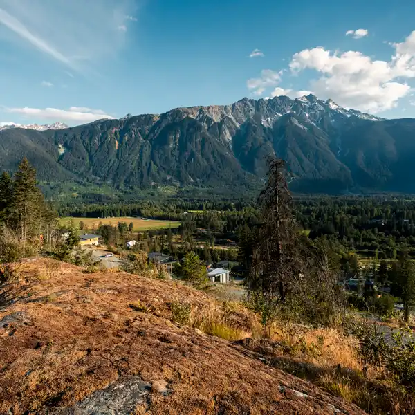 PRIVACY AND PRESTIGE WITH CONNECTION TO NATURE