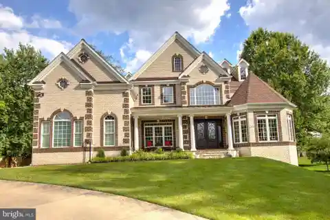 Spacious Vienna Residence Near Top Schools & Metro Access