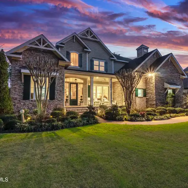 ONE-OF-A-KIND BARKER CANADY LUXURY SHOWCASE HOME