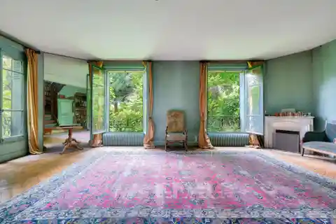 Great Potential in a Lush Setting