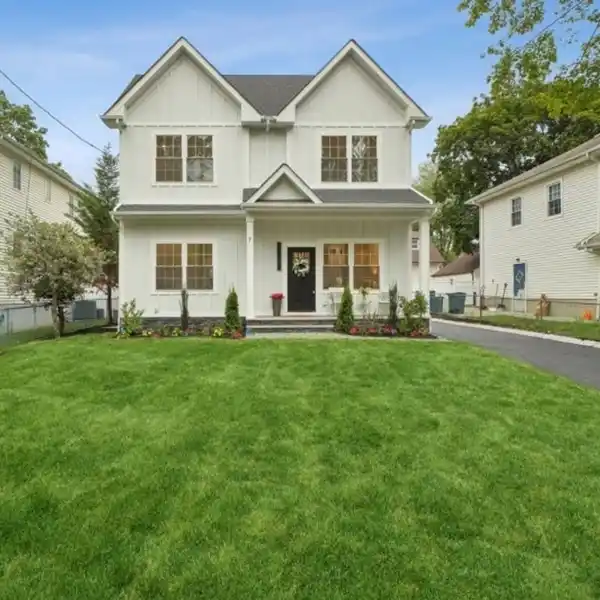 SPACIOUS MODERN HOME IN QUIET NEIGHBORHOOD