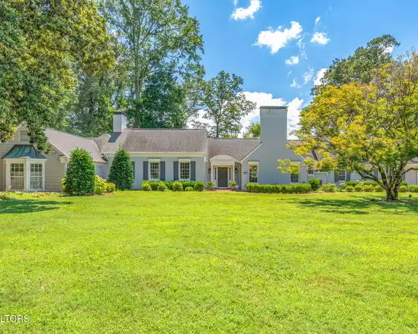 BEAUTIFULLY RESTORED 1940 HOME