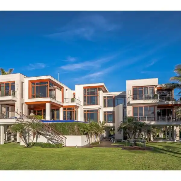 MAGNIFICENT BEACHFRONT ESTATE PROPERTY