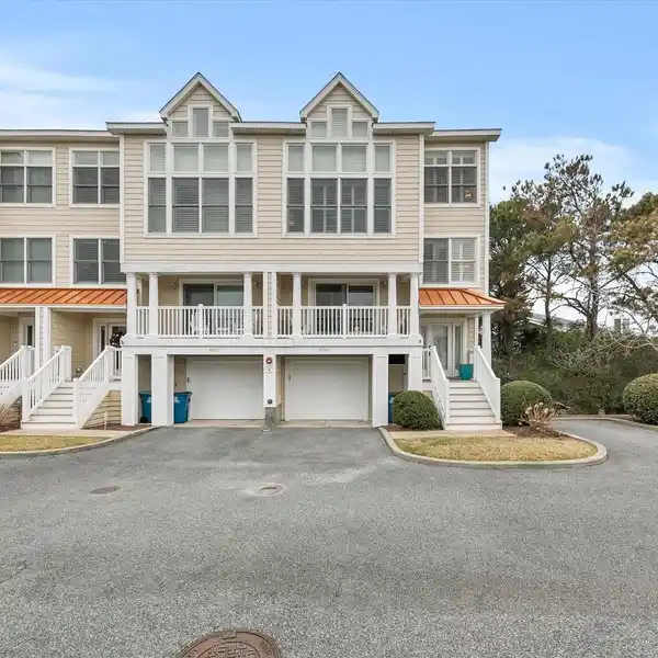 EXCEPTIONAL COASTAL HAVEN IN SALT MEADOWS