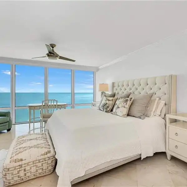 CONTEMPORARY OPEN PLAN VIEW HOME IN VISTAS AT PARK SHORE