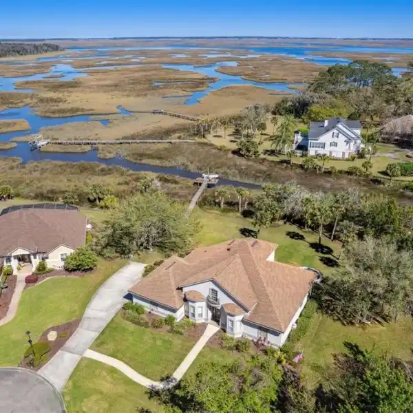 WONDERFULLY DESIGNED HOME IN SERENE LOCATION