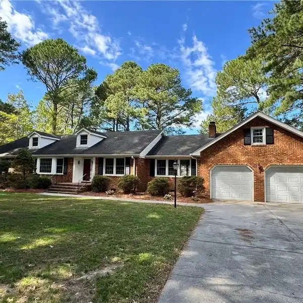 WATERFRONT ELEGANCE WITH PRIVATE DOCK AND LIFT