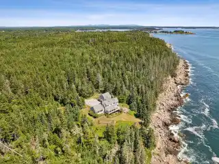 Quintessential Maine Retreat