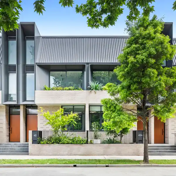 SOPHISTICATED BRAND NEW HOME