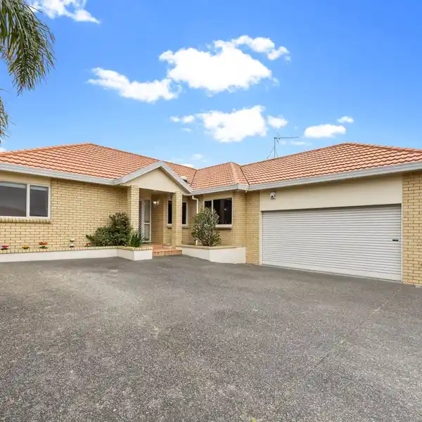 LOW-MAINTENANCE FAMILY HOME IN PEACEFUL COMMUNITY