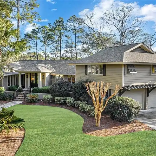 BREATHTAKING PANORAMIC VIEWS OF THE PETE DYE GOLF COURSE