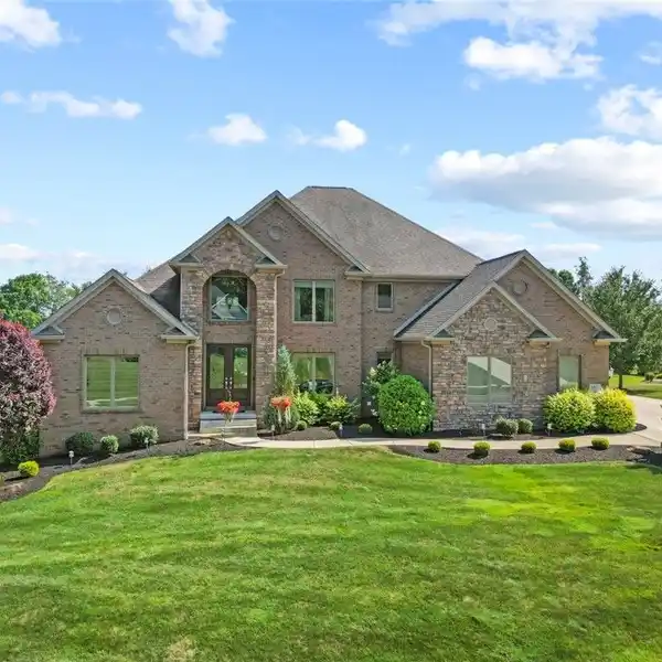 GORGEOUS ESTATE ON KENSINGTON GOLF COURSE