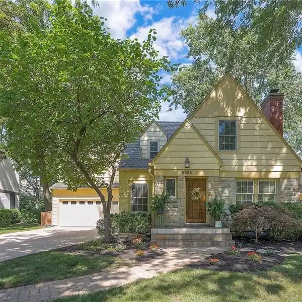 SPACIOUS HOME IN THE SOUGHT-AFTER GOLDEN TRIANGLE