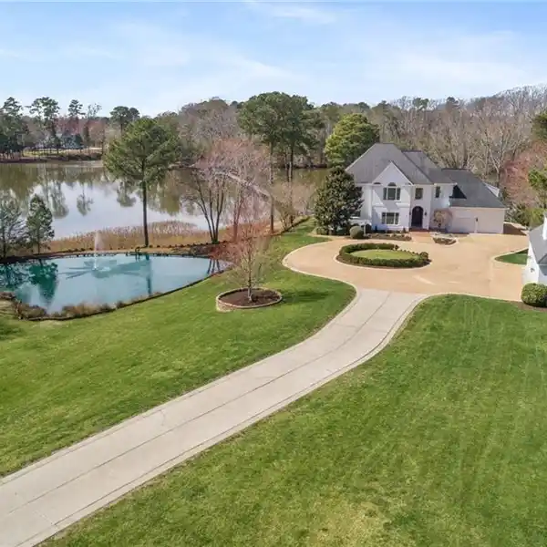 EXTRAORDINARY WATERFRONT ESTATE