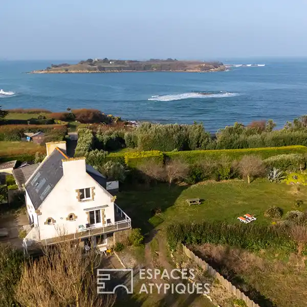 CHARACTERFUL HOUSE FACING THE OCEAN