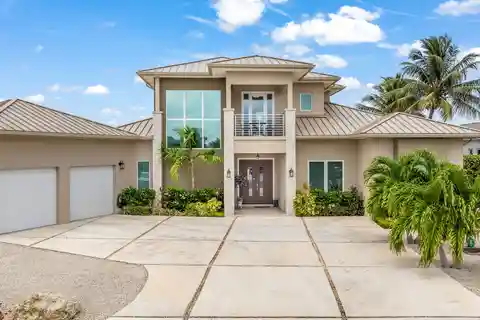 Meticulously Designed Canal Home