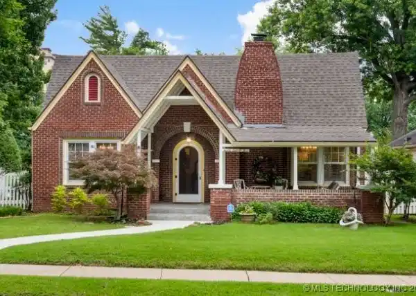 MIDTOWN CHARMER STEPS AWAY FROM UTICA SQUARE