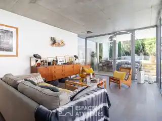 Meticulously Renovated Townhouse