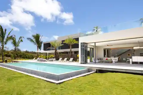 Exquisite Modern Golf Villa