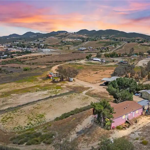 VERSATILE 8.7 ACRES