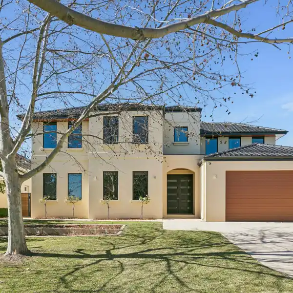 STUNNING DOUBLE-STOREY WITH THEATRE & STUDY