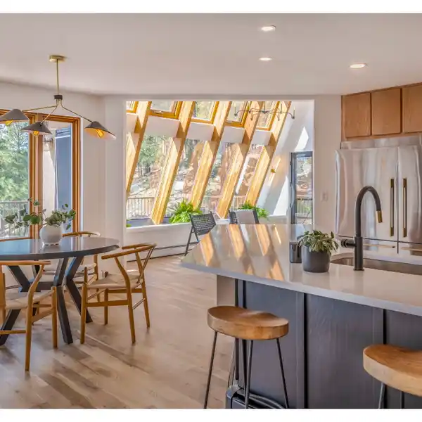LOVELY HOME WITH INCREDIBLE VIEWS