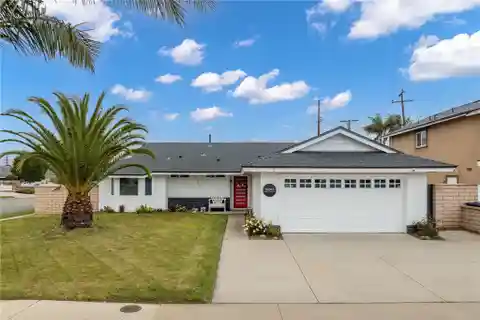Light-filled Home in Sought-after Glen Mar