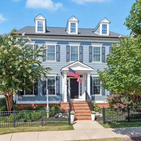 STATELY HOME IN THE MIDTOWN-WEST DISTRICT