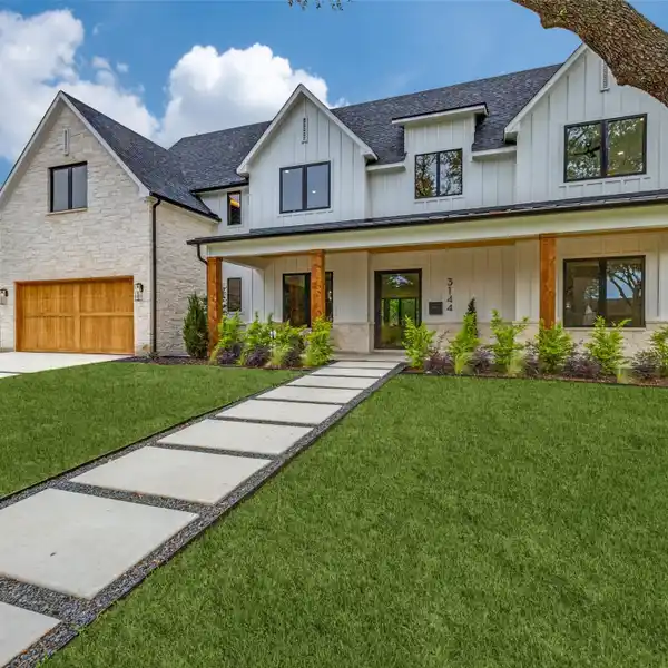 NEW CONSTRUCTION IN BROOKHAVEN COUNTRY CLUB