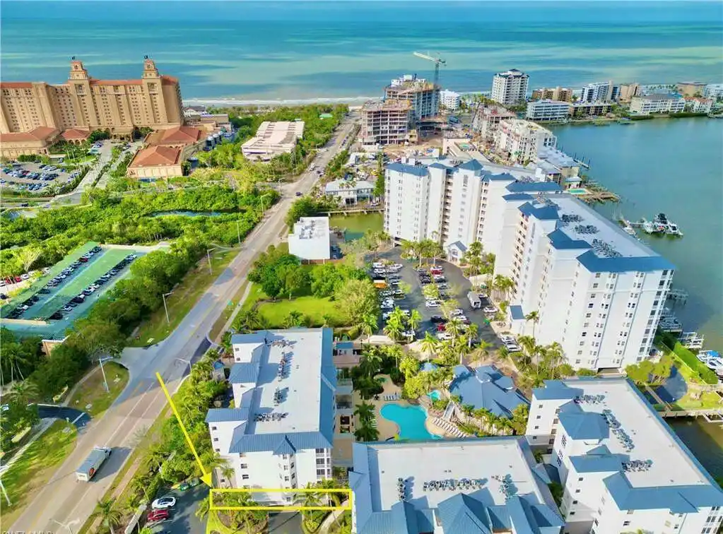 Highly Sought-after Regatta End Unit