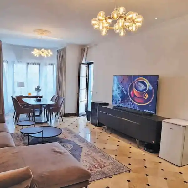 GRAND HIGH-END FLAT